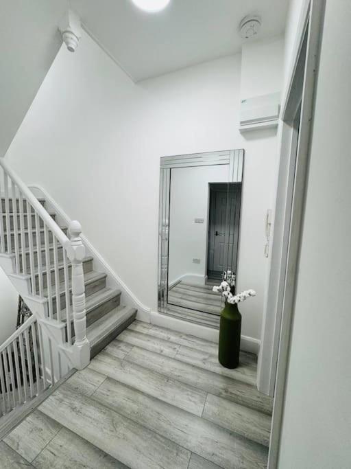 Stylish Two-story Retreat * Londres