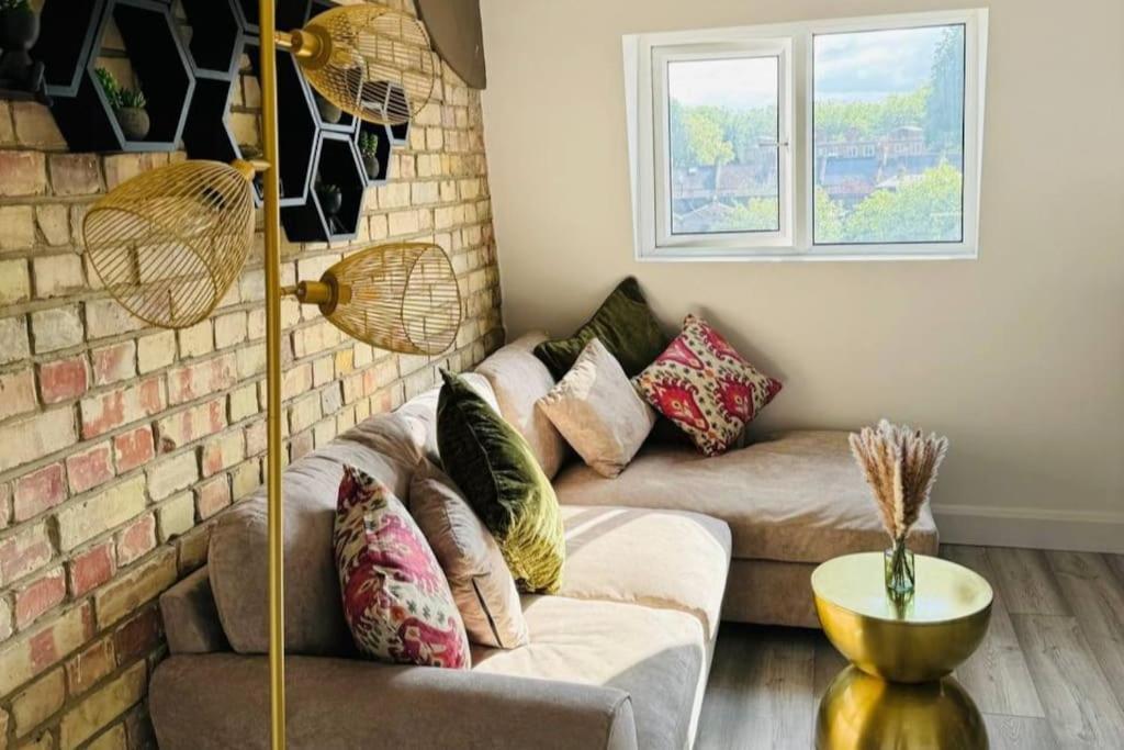 Stylish Two-story Retreat Londres