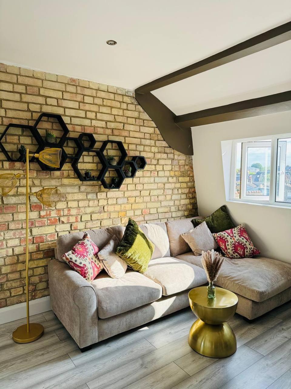 Stylish Two-story Retreat * Londres